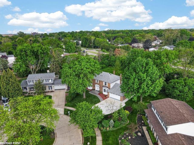 1977 Warbler Court, Troy, MI 48084