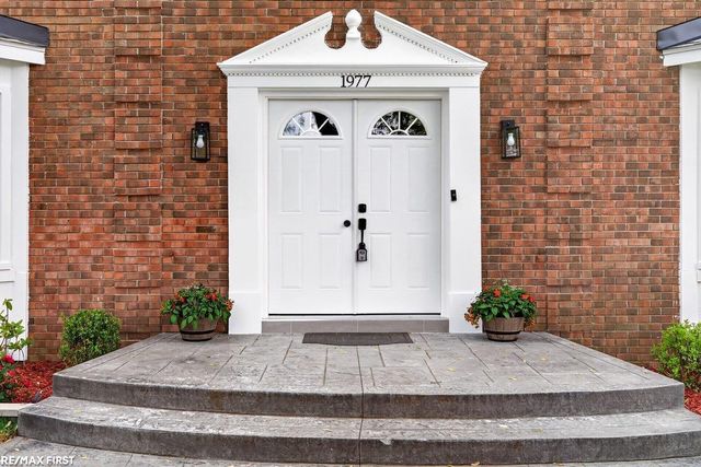 1977 Warbler Court, Troy, MI 48084