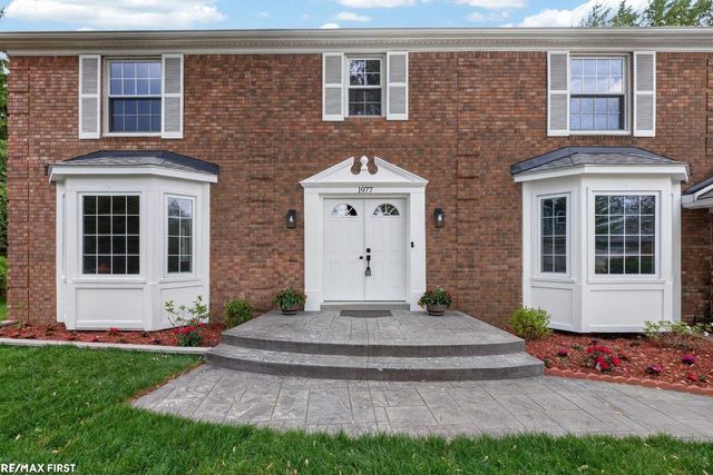 1977 Warbler Court, Troy, MI 48084