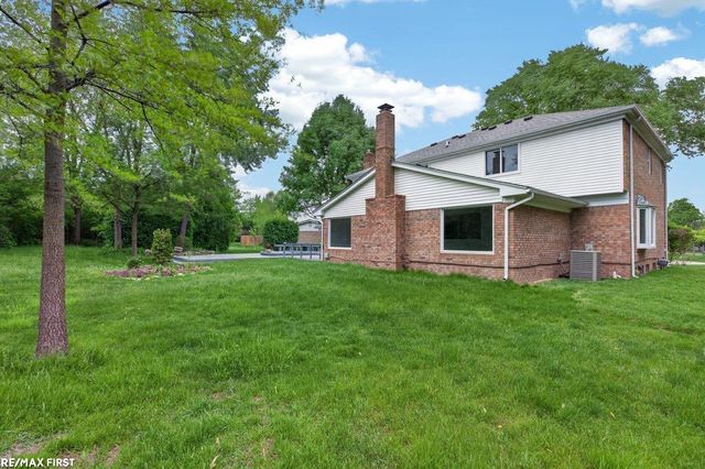 1977 Warbler Court, Troy, MI 48084