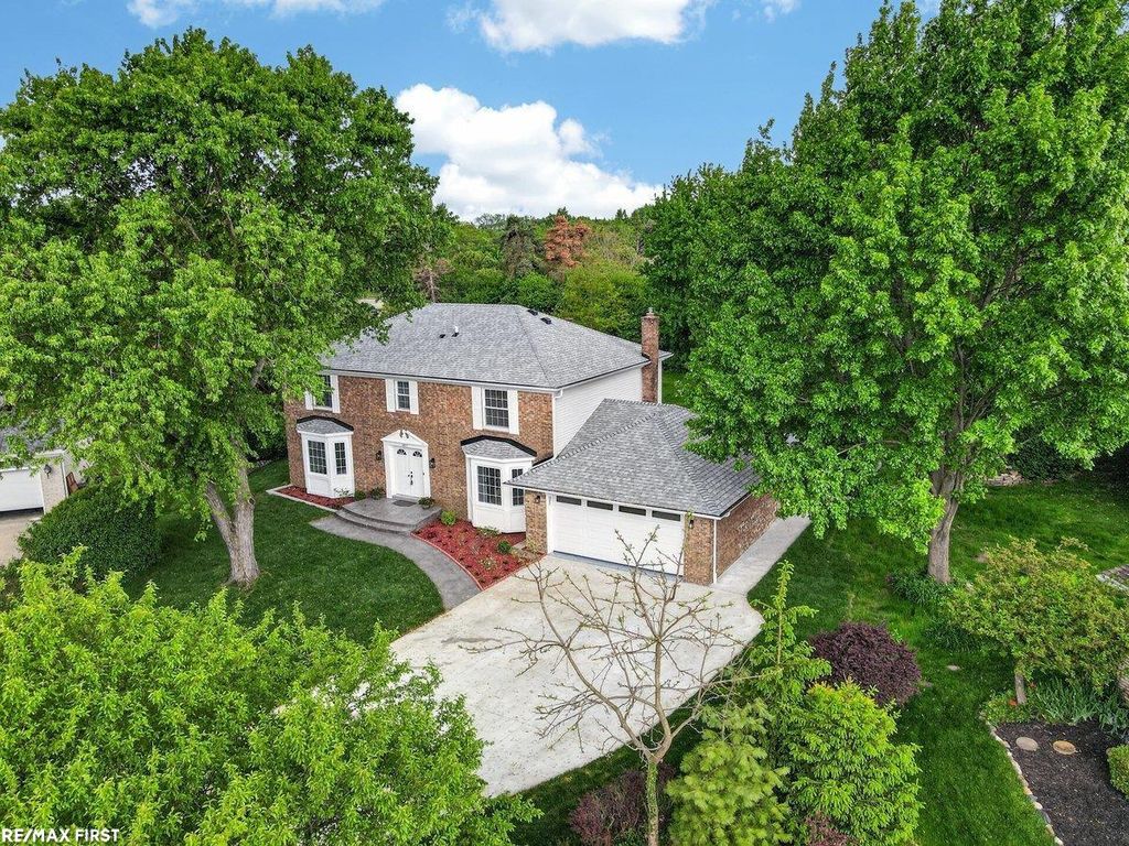 1977 Warbler Court, Troy, MI 48084