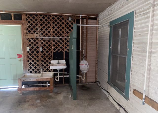 813 E Yoakum Ave, Kingsville, TX 78363