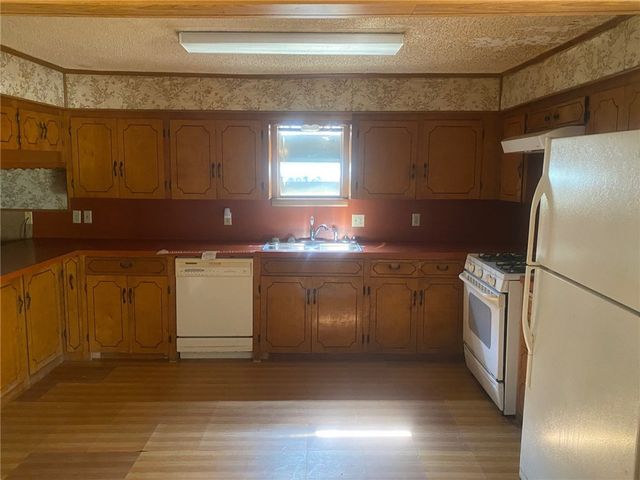 813 E Yoakum Ave, Kingsville, TX 78363