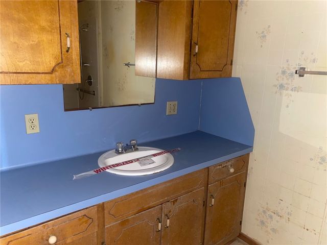 813 E Yoakum Ave, Kingsville, TX 78363