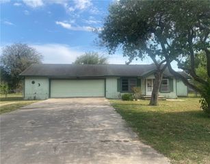 813 E Yoakum Ave, Kingsville, TX 78363
