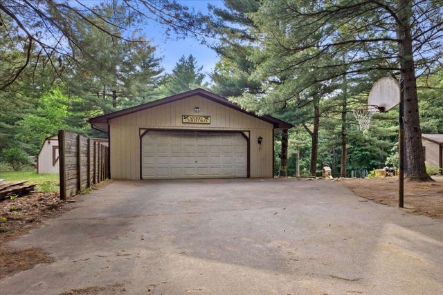 W7092 N Oakwood Circle, Neshkoro, WI 54960