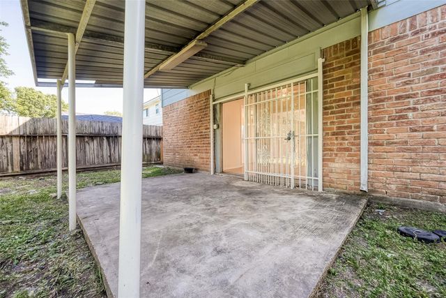 10819 Sageriver Drive, Houston, TX 77089