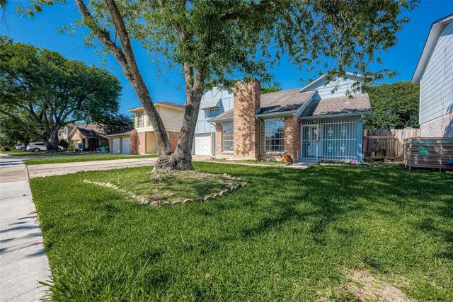 10819 Sageriver Drive, Houston, TX 77089