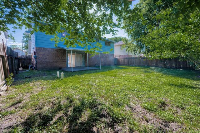 10819 Sageriver Drive, Houston, TX 77089