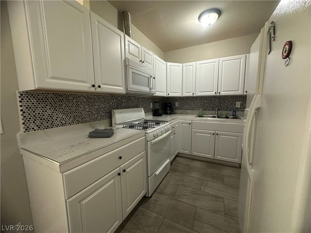 1312 East Saint Louis Avenue, Las Vegas, NV 89104
