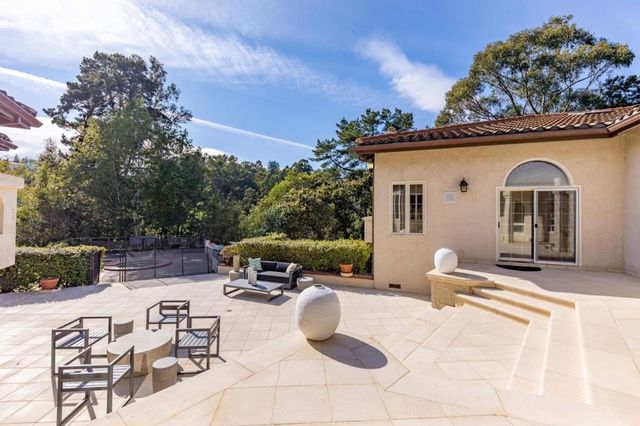 1035 Macadamia Drive, Hillsborough, CA 94010