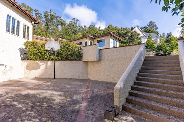 1035 Macadamia Drive, Hillsborough, CA 94010