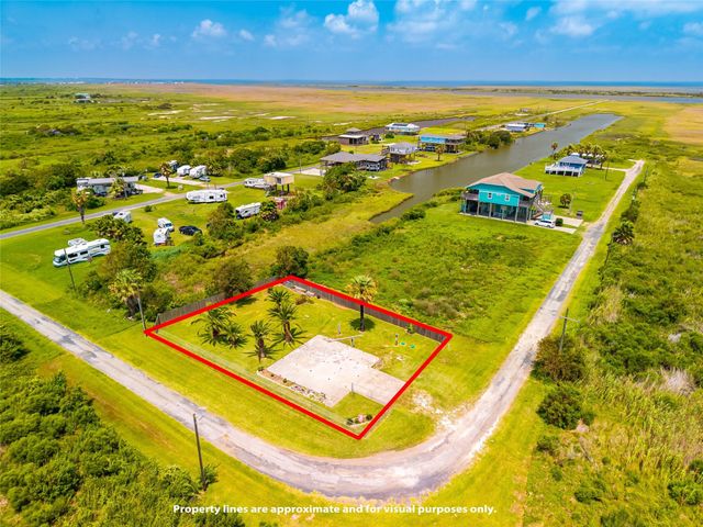 1051 Pompano Drive, Crystal Beach, TX 77617
