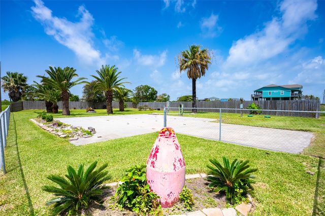 1051 Pompano Drive, Crystal Beach, TX 77617
