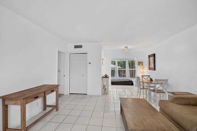 658 NE 6TH Court E E, Boynton Beach, FL 33435