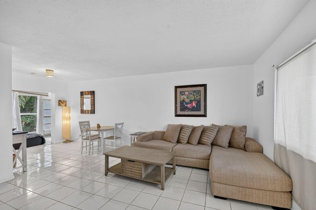 658 NE 6TH Court E E, Boynton Beach, FL 33435