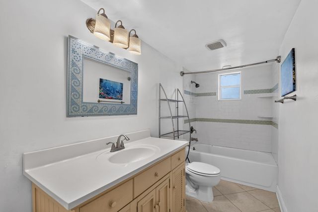658 NE 6TH Court E E, Boynton Beach, FL 33435