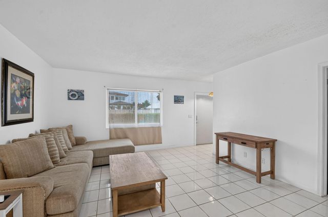 658 NE 6TH Court E E, Boynton Beach, FL 33435
