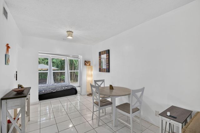 658 NE 6TH Court E E, Boynton Beach, FL 33435