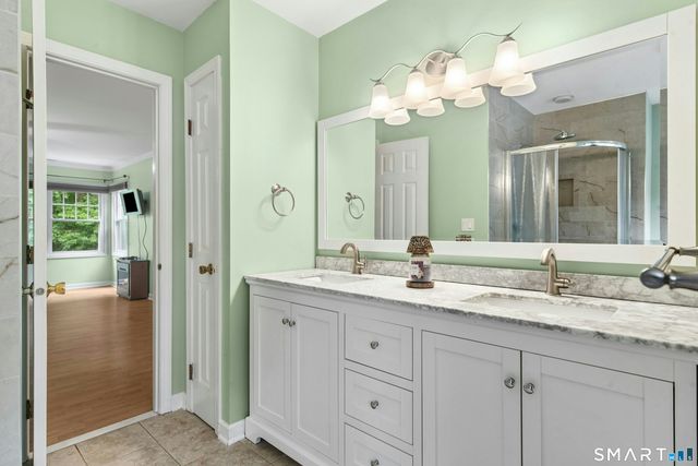 41 Greystone 41, Shelton, CT 06484