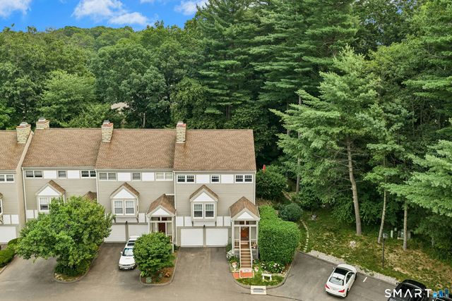 41 Greystone 41, Shelton, CT 06484