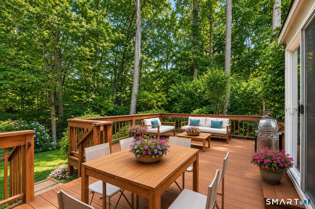 41 Greystone 41, Shelton, CT 06484