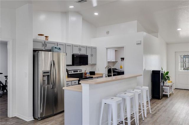 1707 SW 3rd ST, Cape Coral, FL 33991