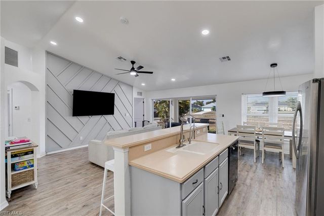 1707 SW 3rd ST, Cape Coral, FL 33991