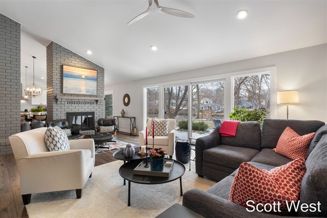 2909 Cascade Springs Drive, Grand Rapids, MI 49546