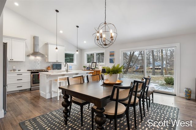 2909 Cascade Springs Drive, Grand Rapids, MI 49546