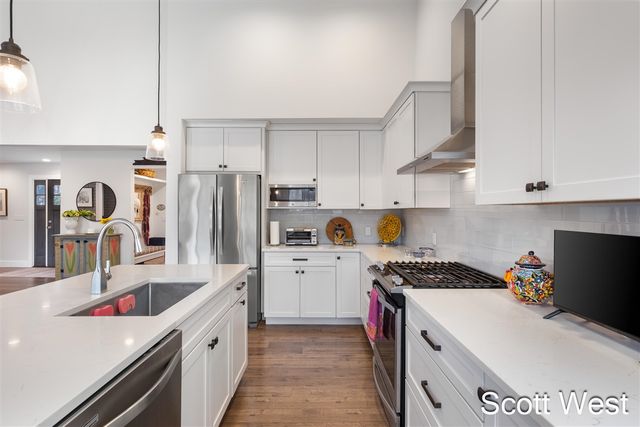 2909 Cascade Springs Drive, Grand Rapids, MI 49546