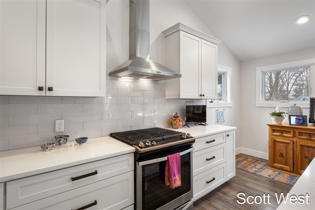 2909 Cascade Springs Drive, Grand Rapids, MI 49546