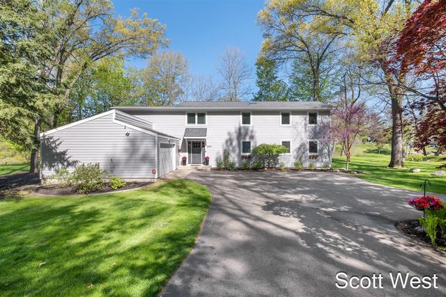 2909 Cascade Springs Drive, Grand Rapids, MI 49546