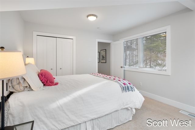 2909 Cascade Springs Drive, Grand Rapids, MI 49546