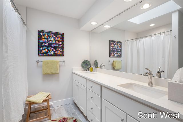 2909 Cascade Springs Drive, Grand Rapids, MI 49546