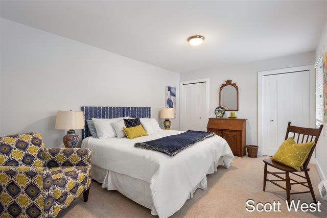 2909 Cascade Springs Drive, Grand Rapids, MI 49546