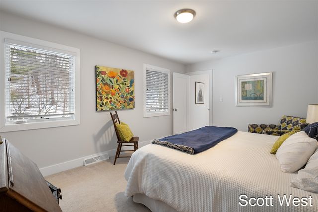2909 Cascade Springs Drive, Grand Rapids, MI 49546