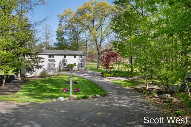 2909 Cascade Springs Drive, Grand Rapids, MI 49546