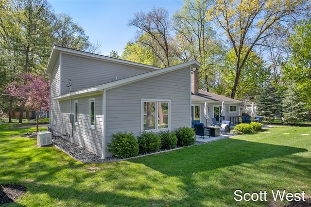 2909 Cascade Springs Drive, Grand Rapids, MI 49546