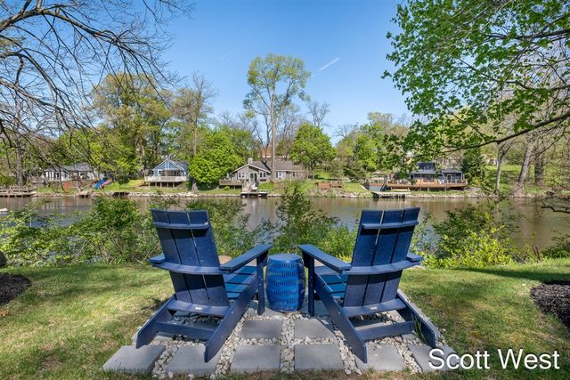 2909 Cascade Springs Drive, Grand Rapids, MI 49546