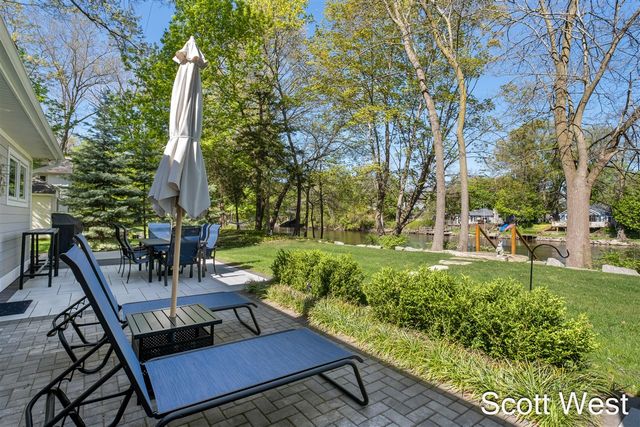 2909 Cascade Springs Drive, Grand Rapids, MI 49546