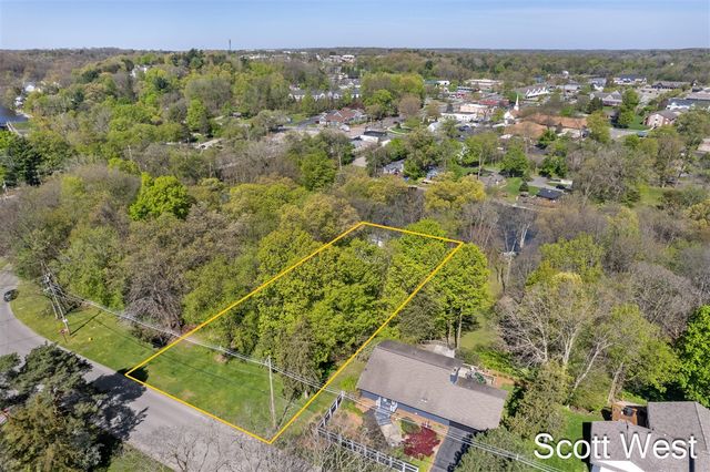 2909 Cascade Springs Drive, Grand Rapids, MI 49546
