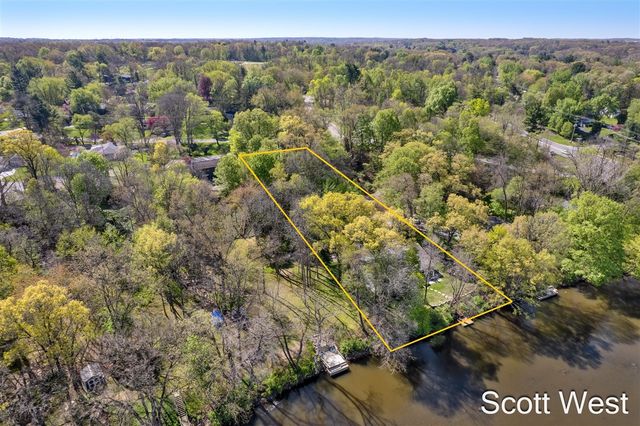 2909 Cascade Springs Drive, Grand Rapids, MI 49546