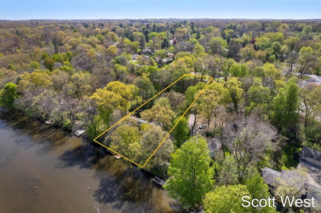 2909 Cascade Springs Drive, Grand Rapids, MI 49546