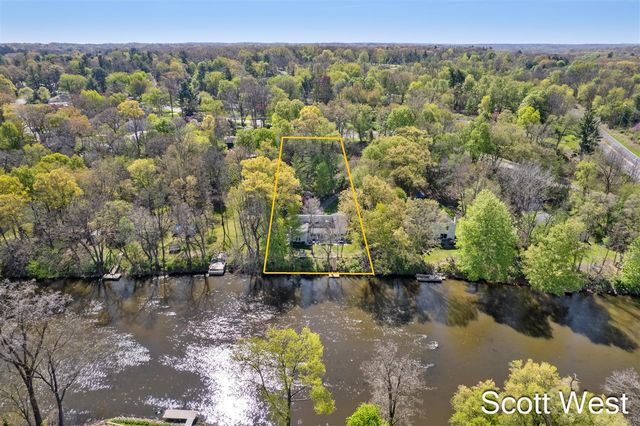 2909 Cascade Springs Drive, Grand Rapids, MI 49546