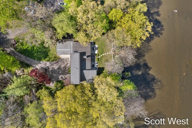 2909 Cascade Springs Drive, Grand Rapids, MI 49546