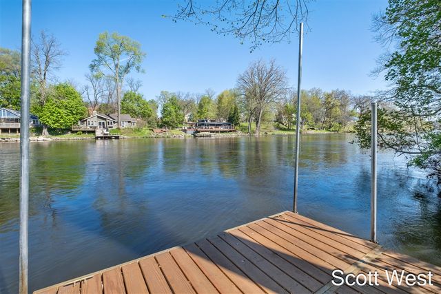 2909 Cascade Springs Drive, Grand Rapids, MI 49546