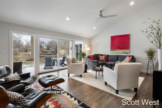 2909 Cascade Springs Drive, Grand Rapids, MI 49546