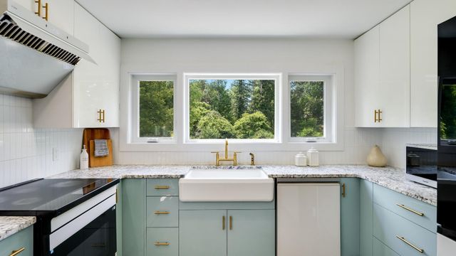 6795 CHAPEL RD, New Hope, PA 18938