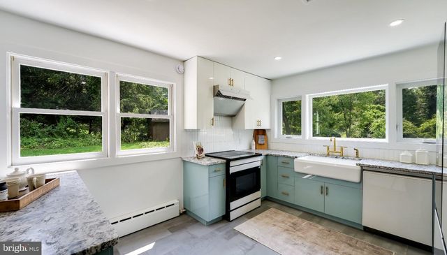 6795 CHAPEL RD, New Hope, PA 18938